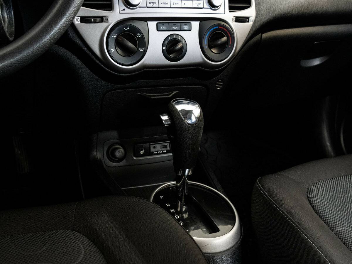 Hyundai i20, 2010 Фото №11