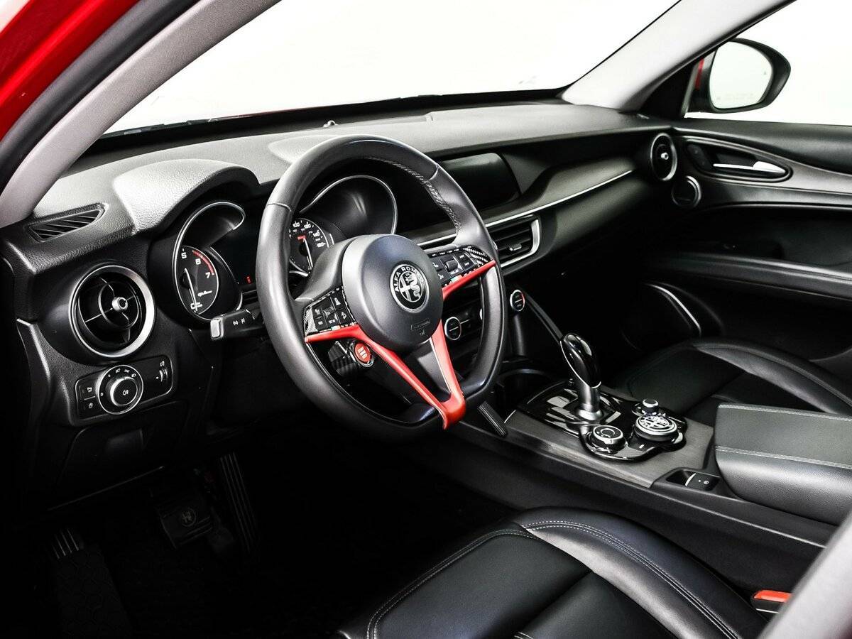 Alfa Romeo Stelvio, 2017 Фото №13