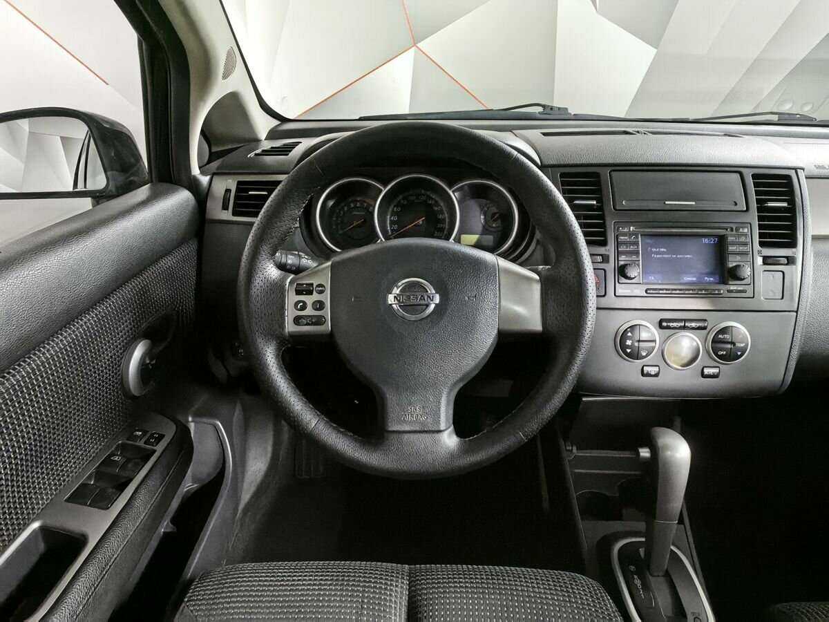 Nissan Tiida, 2010 Фото №15