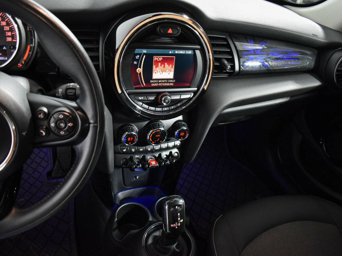 Mini Hatch Cooper III (F55/F56) Рестайлинг, 2019 Фото №19