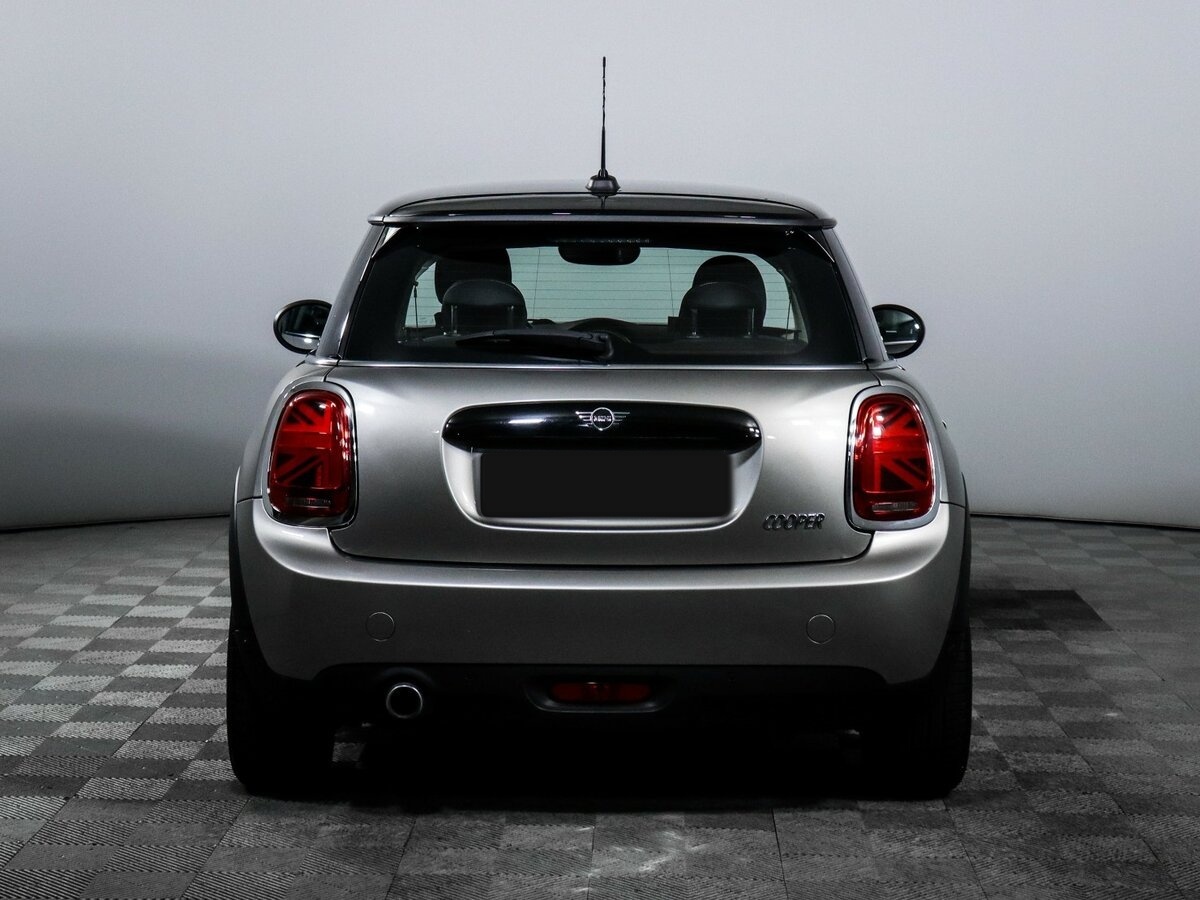 Mini Hatch Cooper III (F55/F56) Рестайлинг, 2018 Фото №5