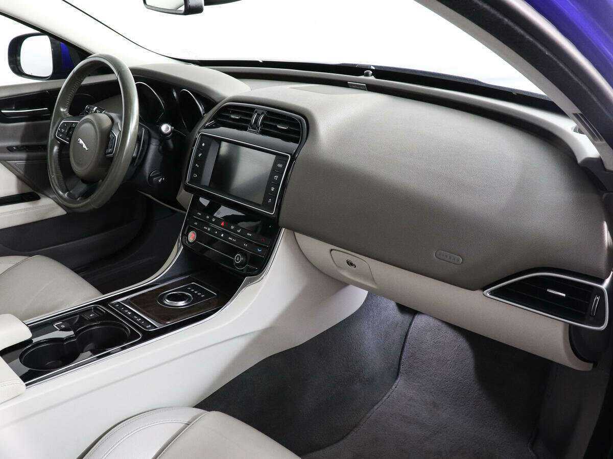 Jaguar XE, 2016 Фото №8