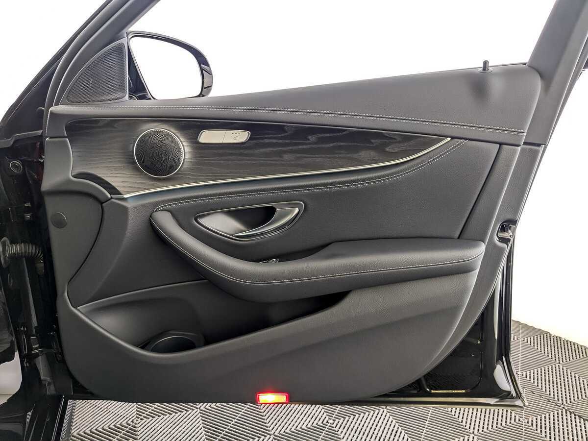 Mercedes-Benz E-Класс 200, 2021 Фото №21