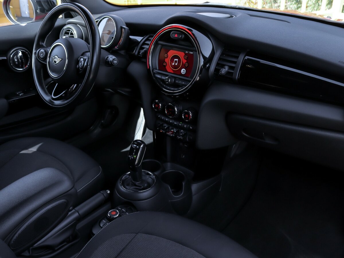 Mini Hatch Cooper III (F55/F56) Рестайлинг, 2021 Фото №7
