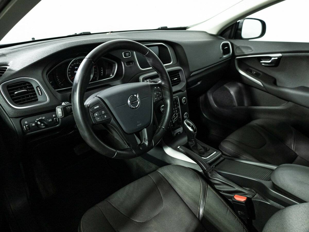 Volvo V40 Cross Country I Рестайлинг, 2017 Фото №11