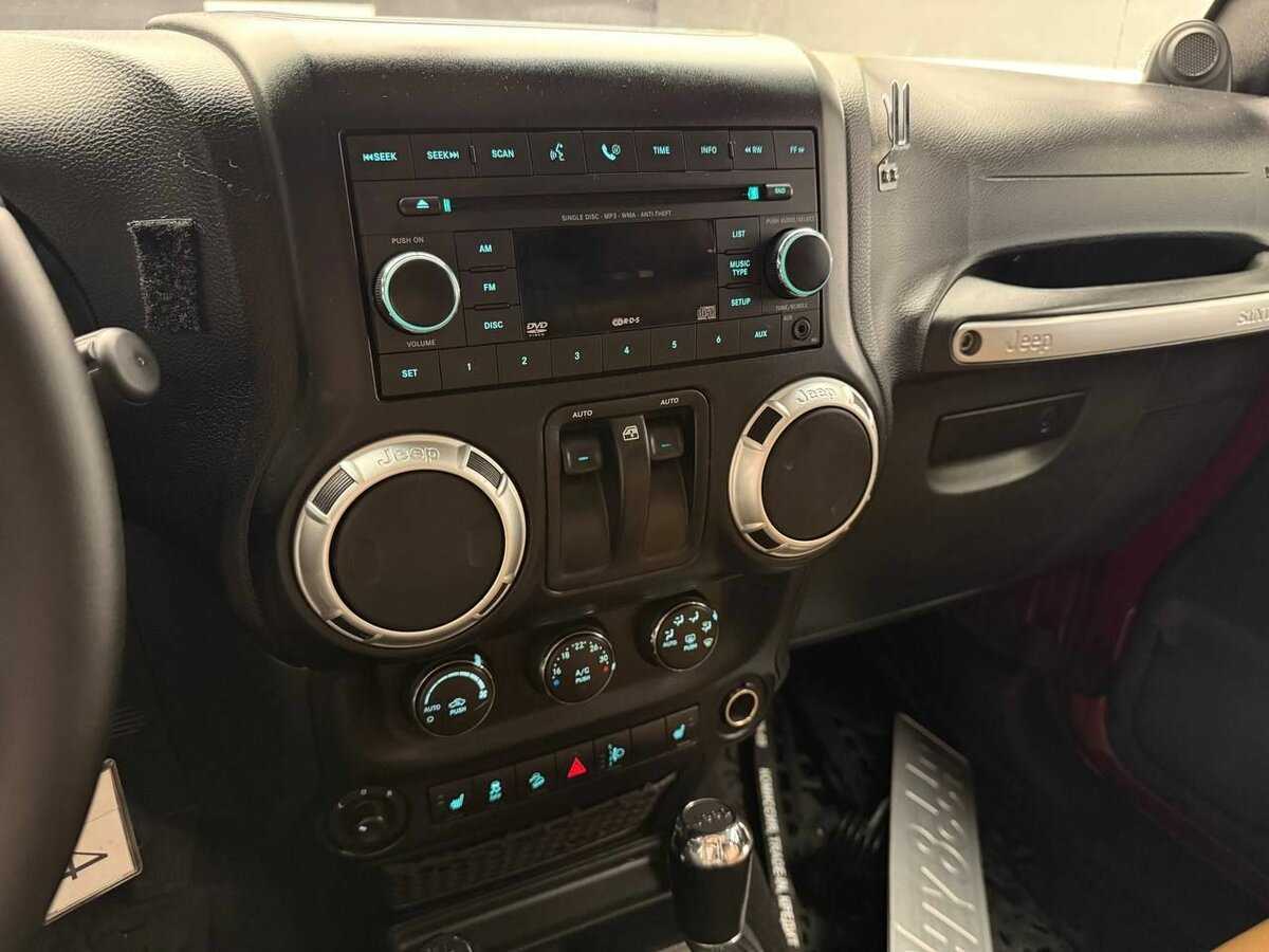 Jeep Wrangler, 2011 Фото №8