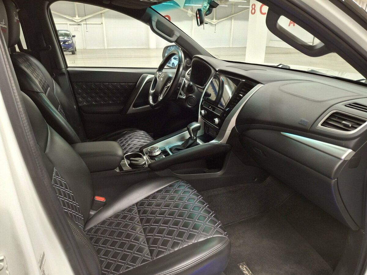 Mitsubishi Montero Sport III Рестайлинг, 2022 Фото №11