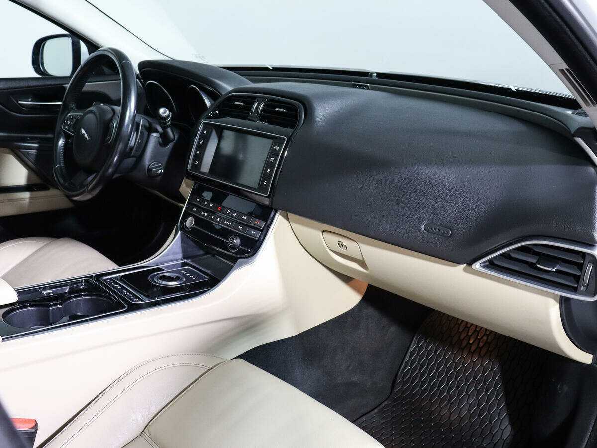 Jaguar XE, 2015 Фото №8