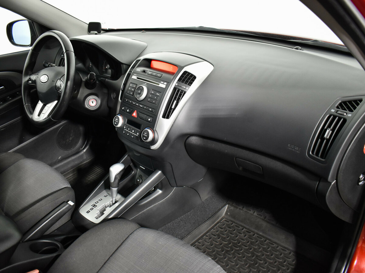 Kia Ceed I Рестайлинг, 2011 Фото №12