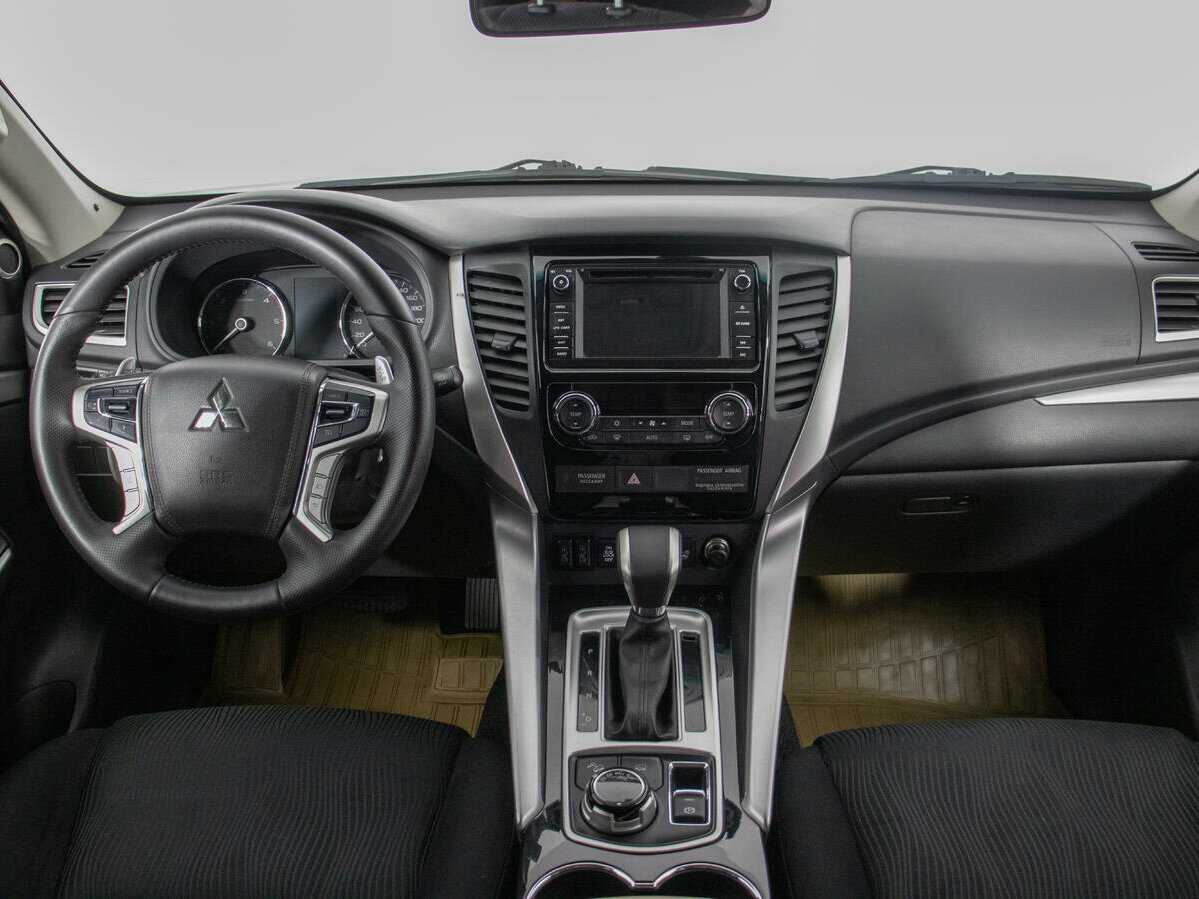 Mitsubishi Pajero Sport, 2017 Фото №14