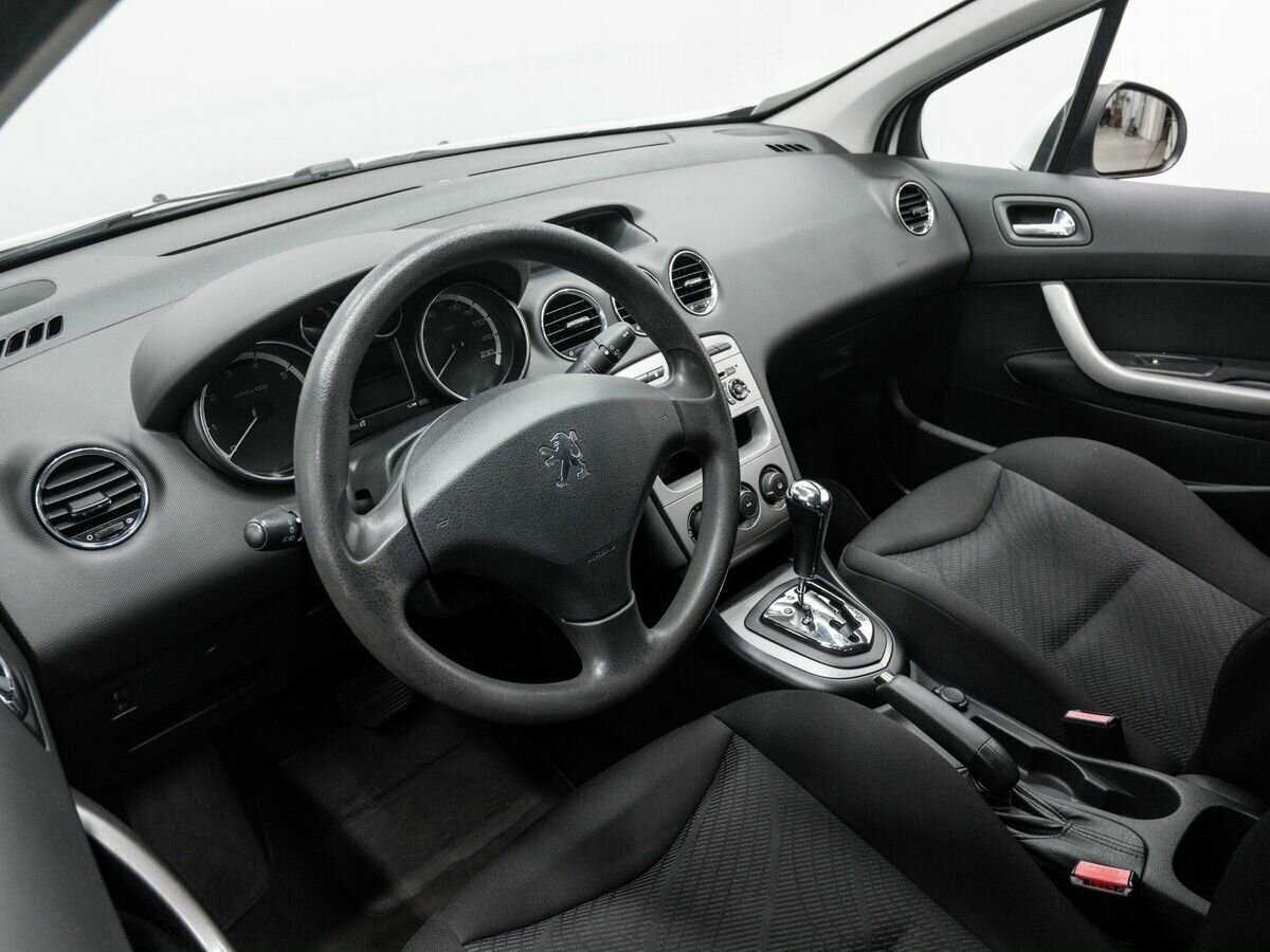 Peugeot 308, 2010 Фото №12