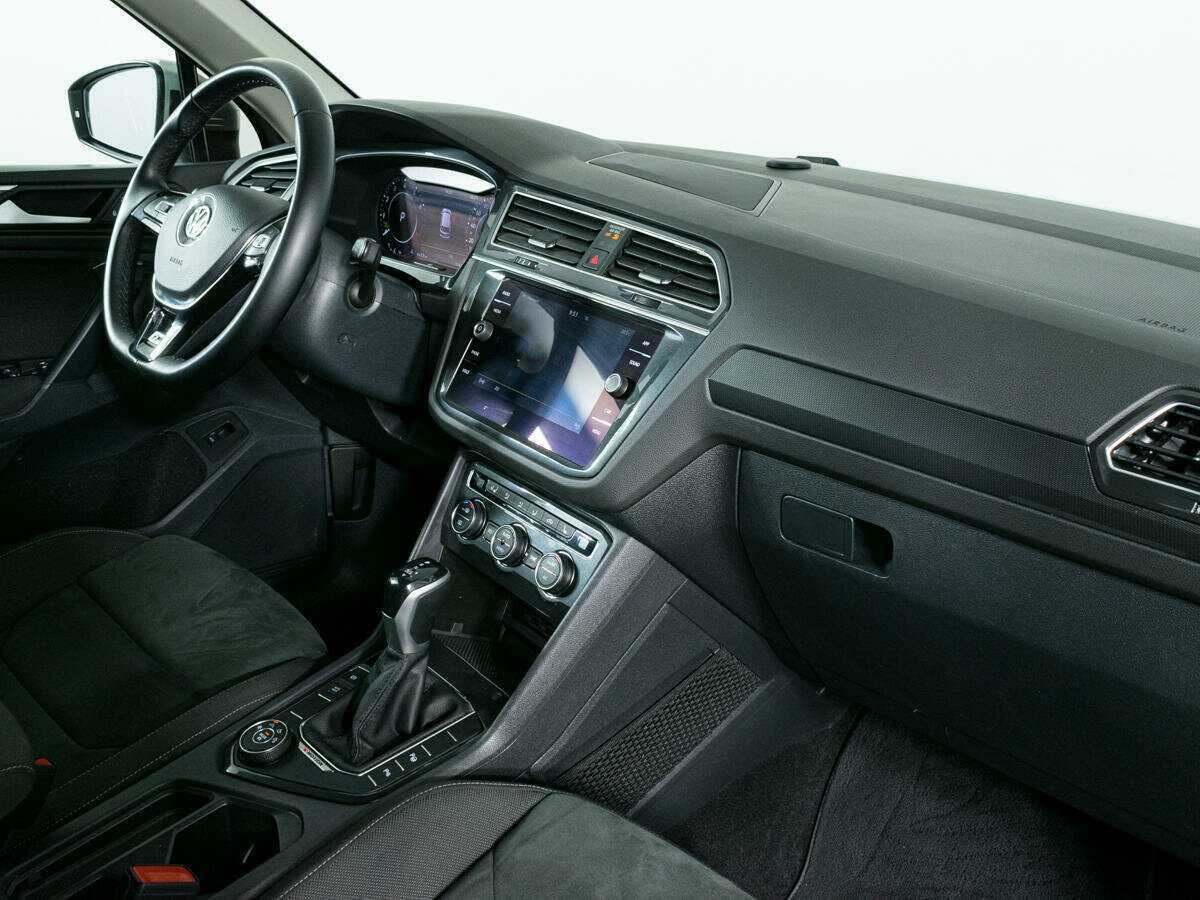Volkswagen Tiguan, 2018 Фото №8