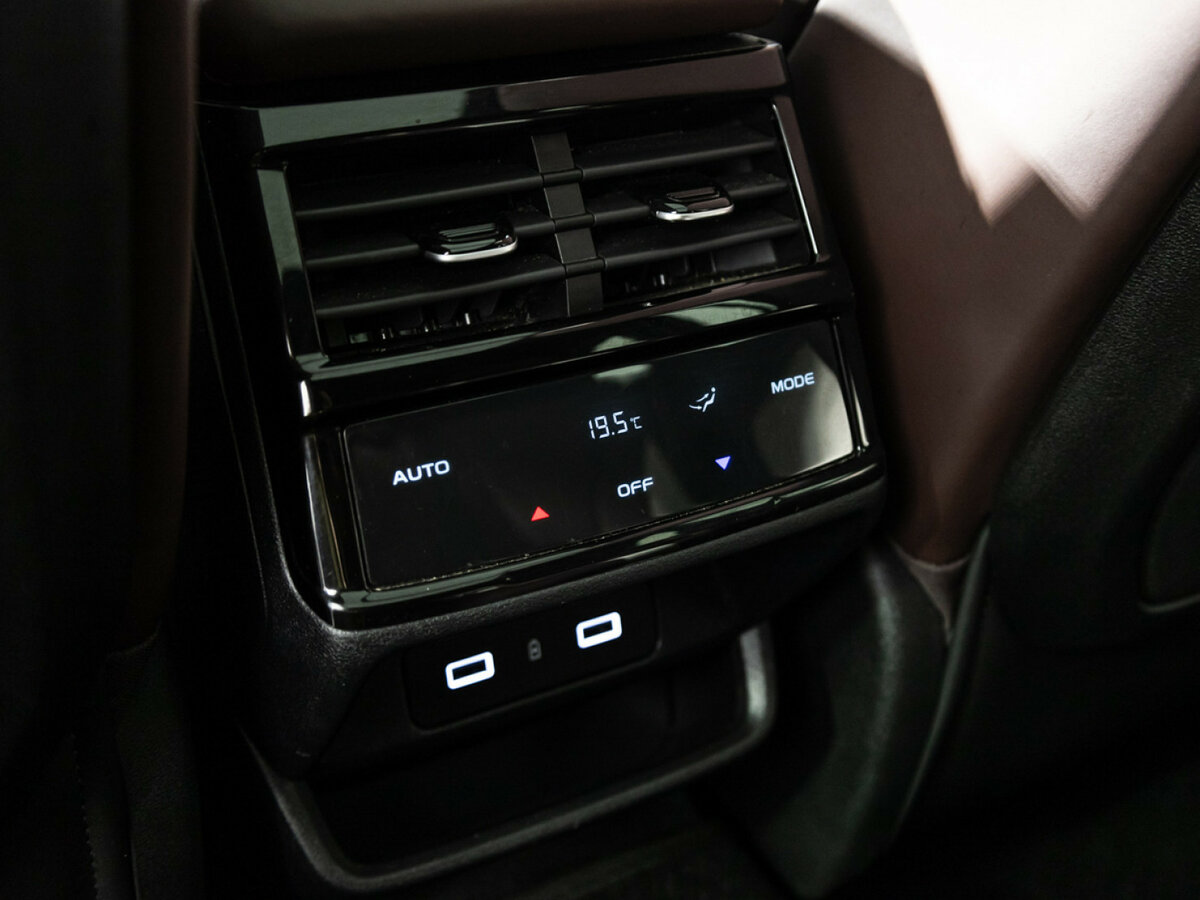 Geely Monjaro I, 2023 Фото №23