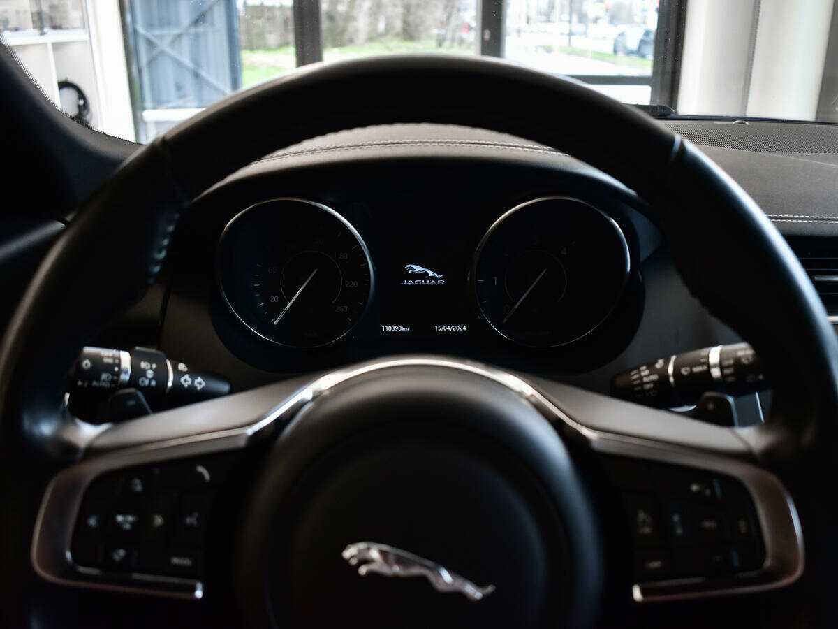 Jaguar E-Pace, 2019 Фото №11