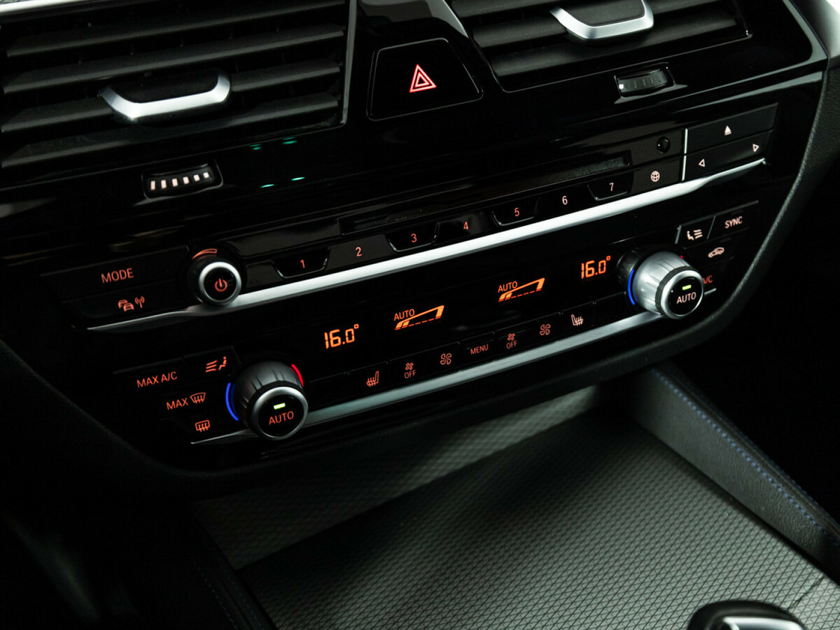 BMW 5 серии 520d xDrive VII (G30/G31/G38), 2018 Фото №16