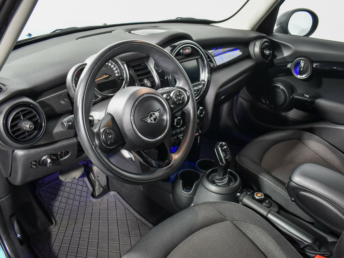 Mini Hatch Cooper III (F55/F56) Рестайлинг, 2019 Фото №9