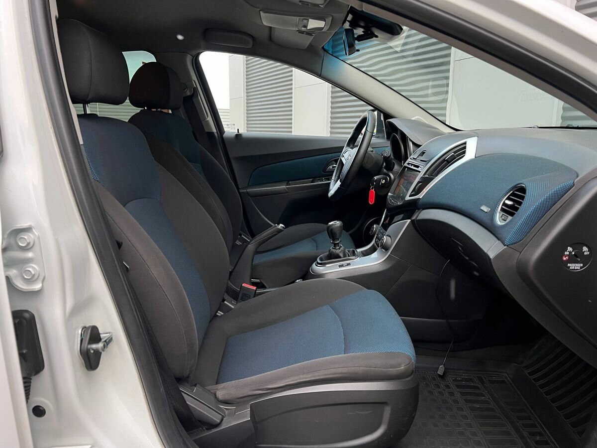 Chevrolet Cruze I Рестайлинг, 2013 Фото №12
