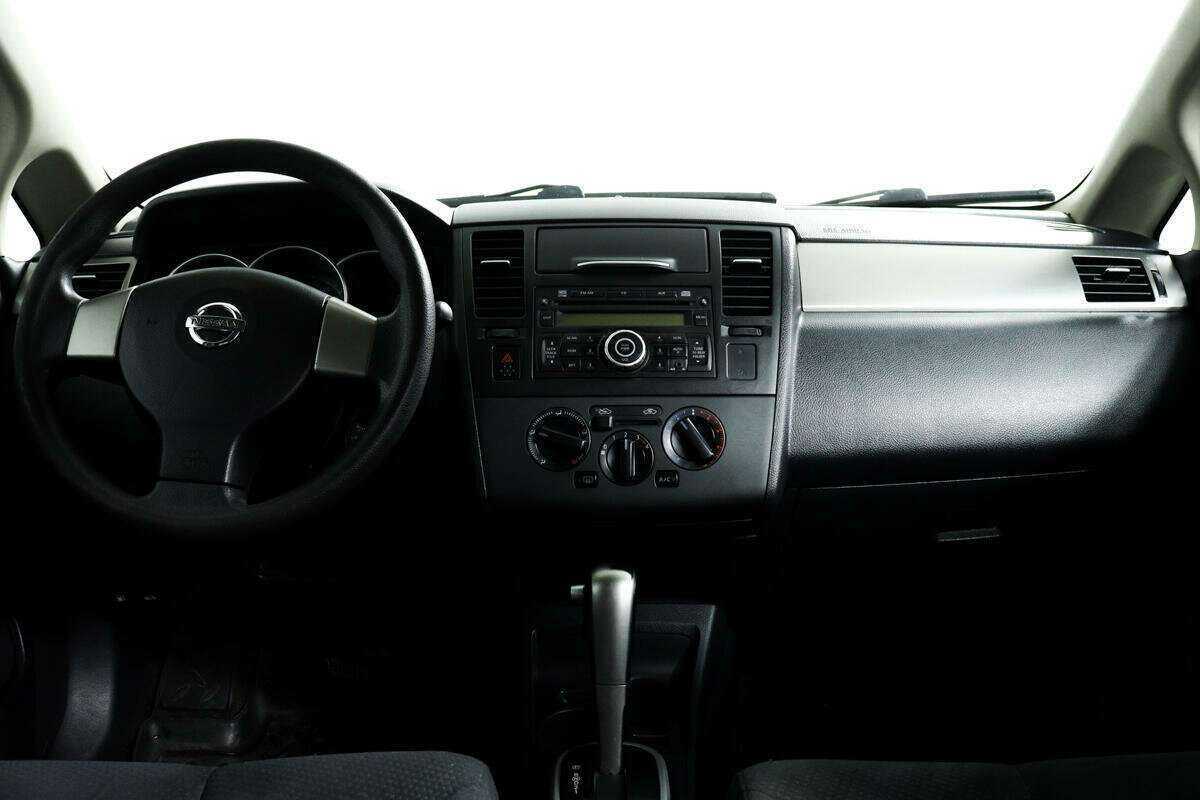 Nissan Tiida, 2010 Фото №11