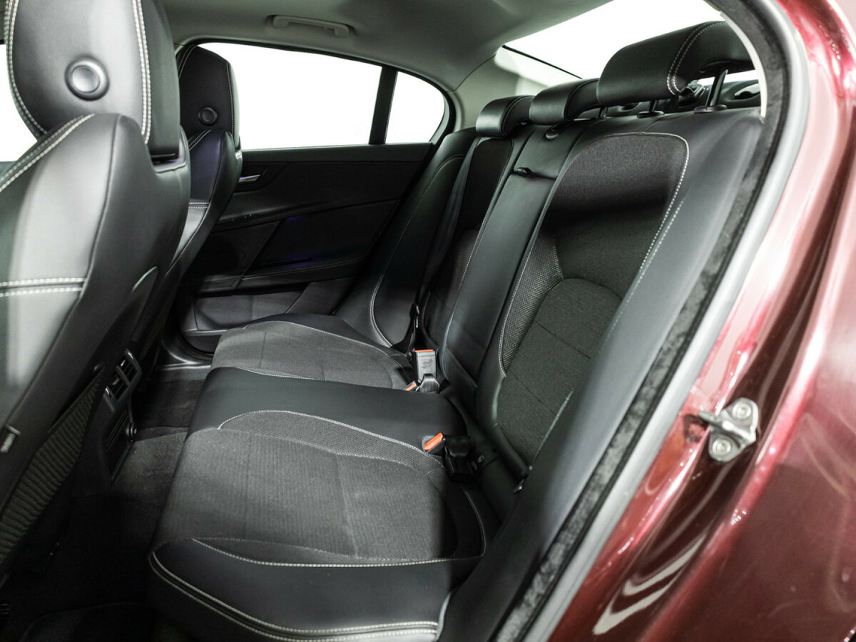 Jaguar XE I, 2015 Фото №8