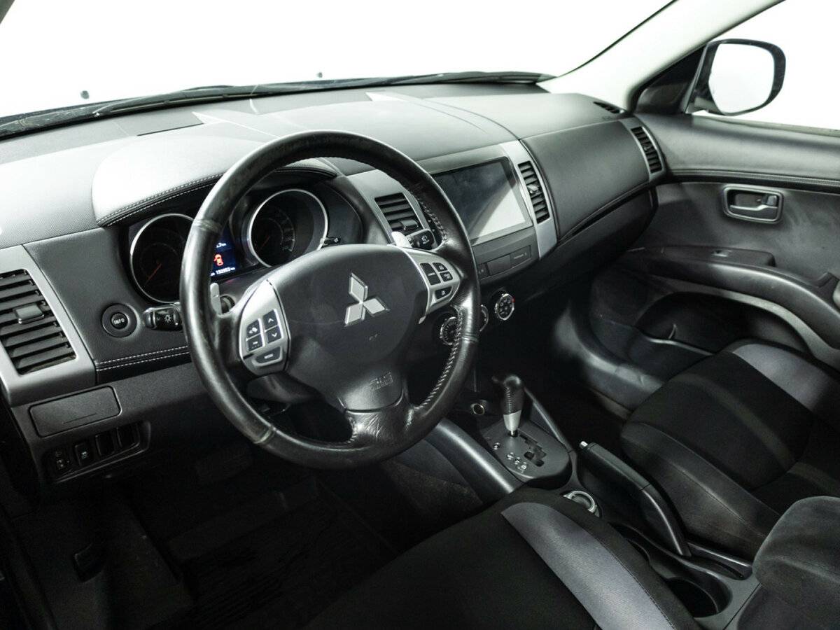 Mitsubishi Outlander II Рестайлинг, 2011 Фото №11