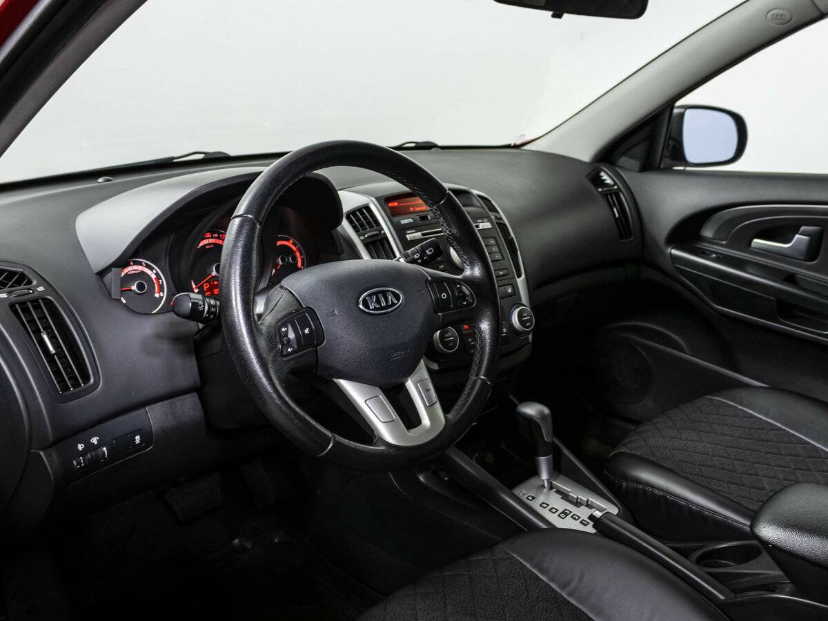Kia Ceed I Рестайлинг, 2011 Фото №9