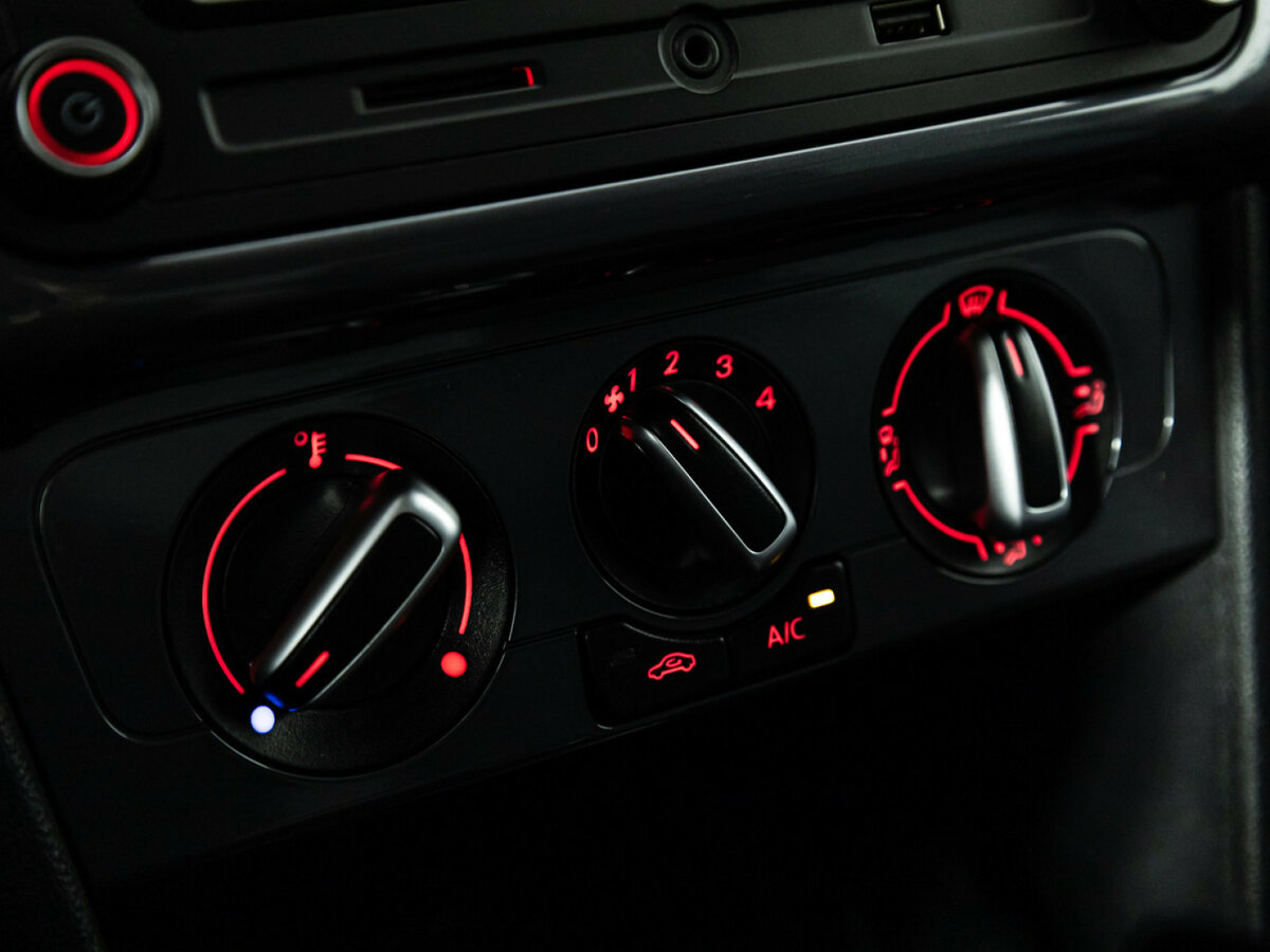 Volkswagen Polo V Рестайлинг, 2020 Фото №15