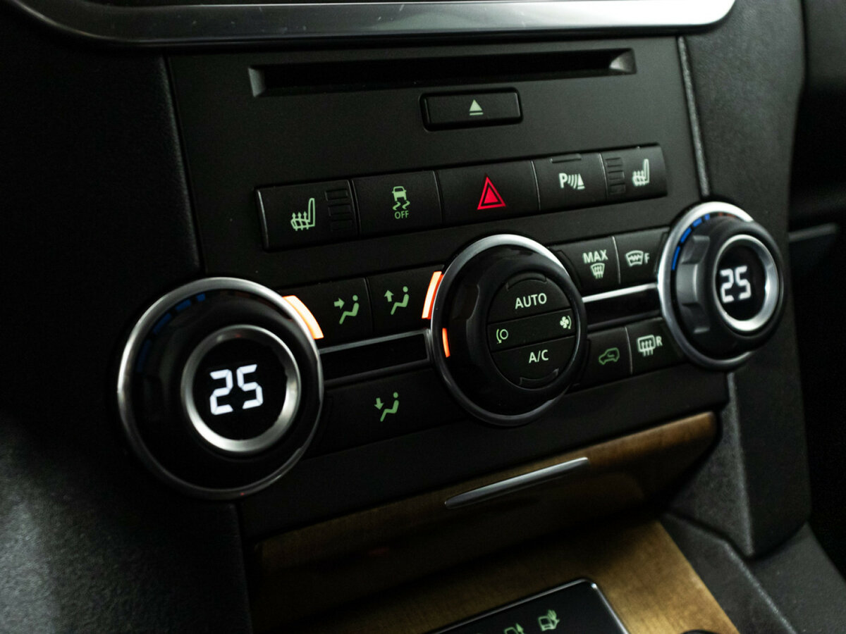Land Rover Discovery IV Рестайлинг, 2014 Фото №15