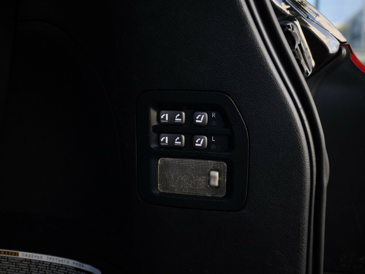 Lexus LX 570 III Рестайлинг, 2012 Фото №30