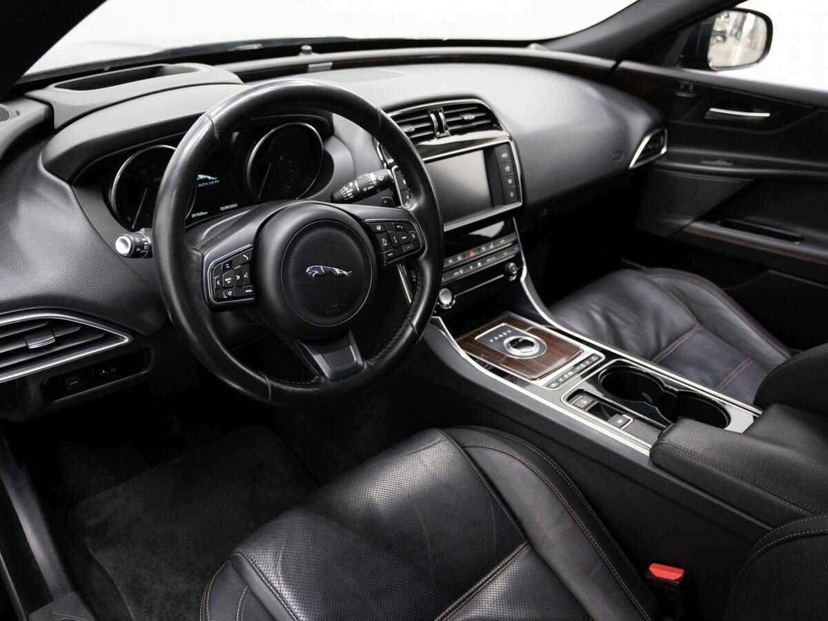 Jaguar XE, 2016 Фото №7