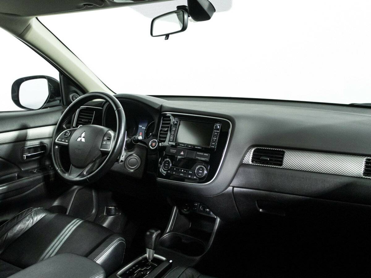 Mitsubishi Outlander III Рестайлинг, 2014 Фото №9