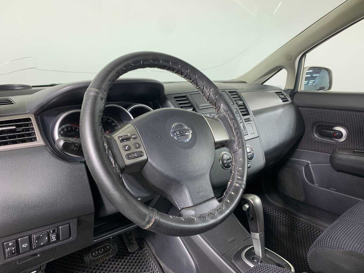 Nissan Tiida, 2010 Фото №12