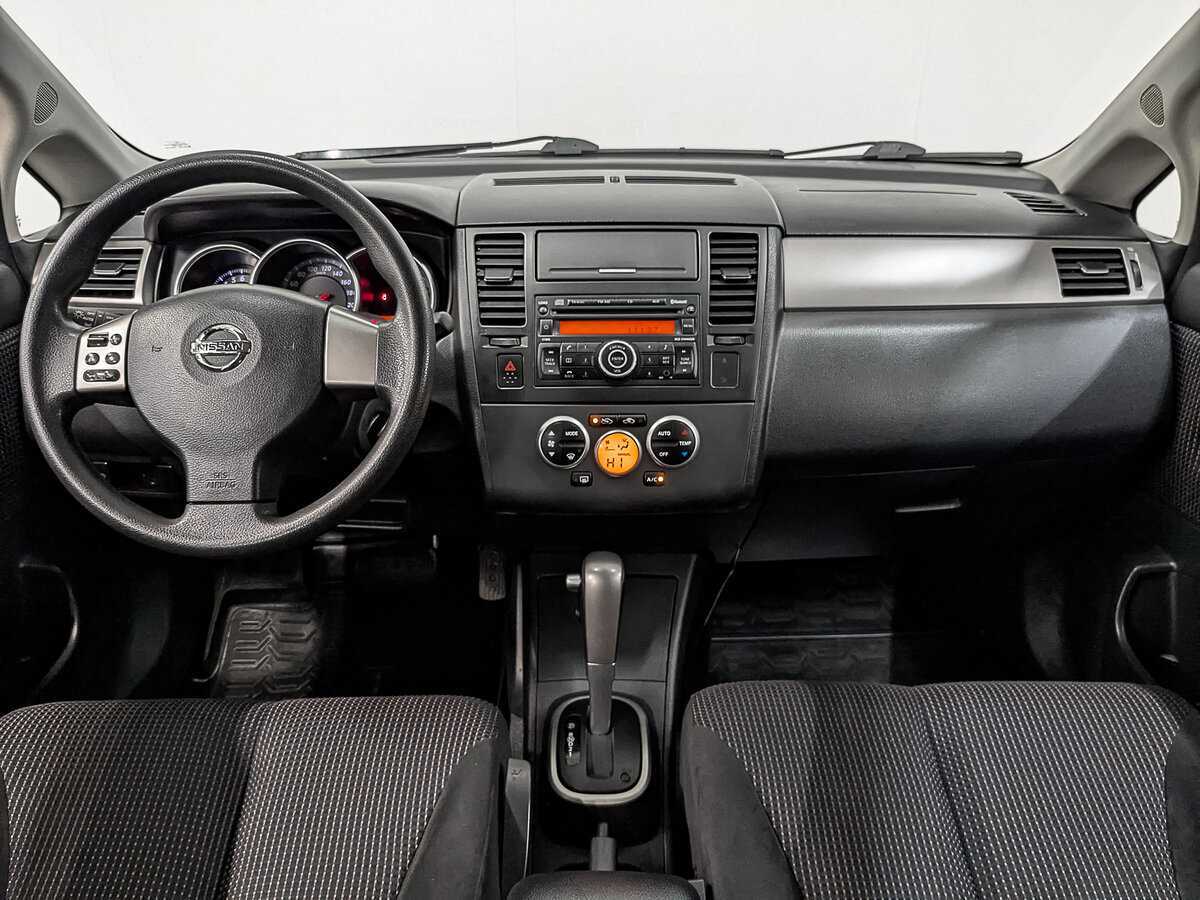 Nissan Tiida, 2010 Фото №14