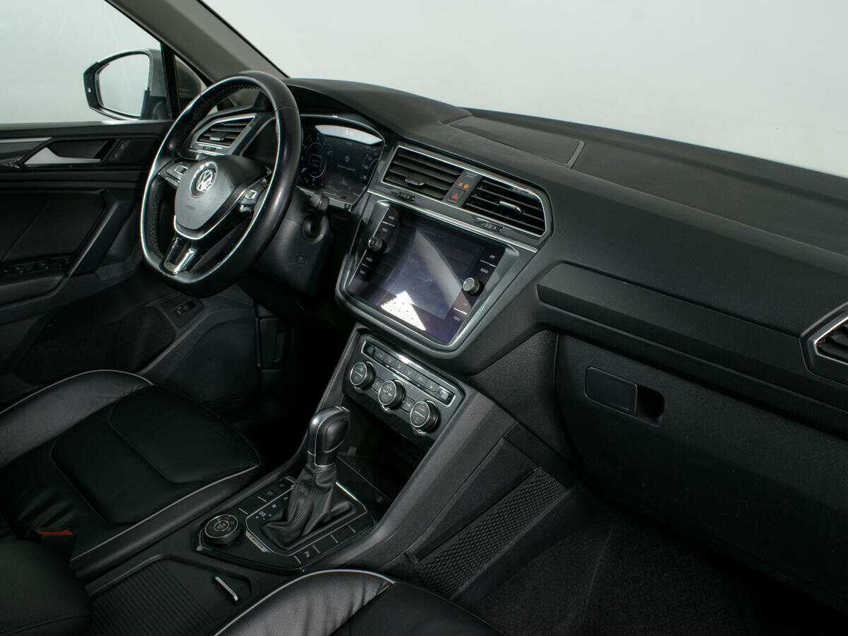 Volkswagen Tiguan, 2018 Фото №10
