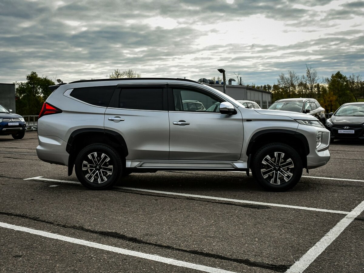 Mitsubishi Montero Sport III Рестайлинг, 2022 Фото №4