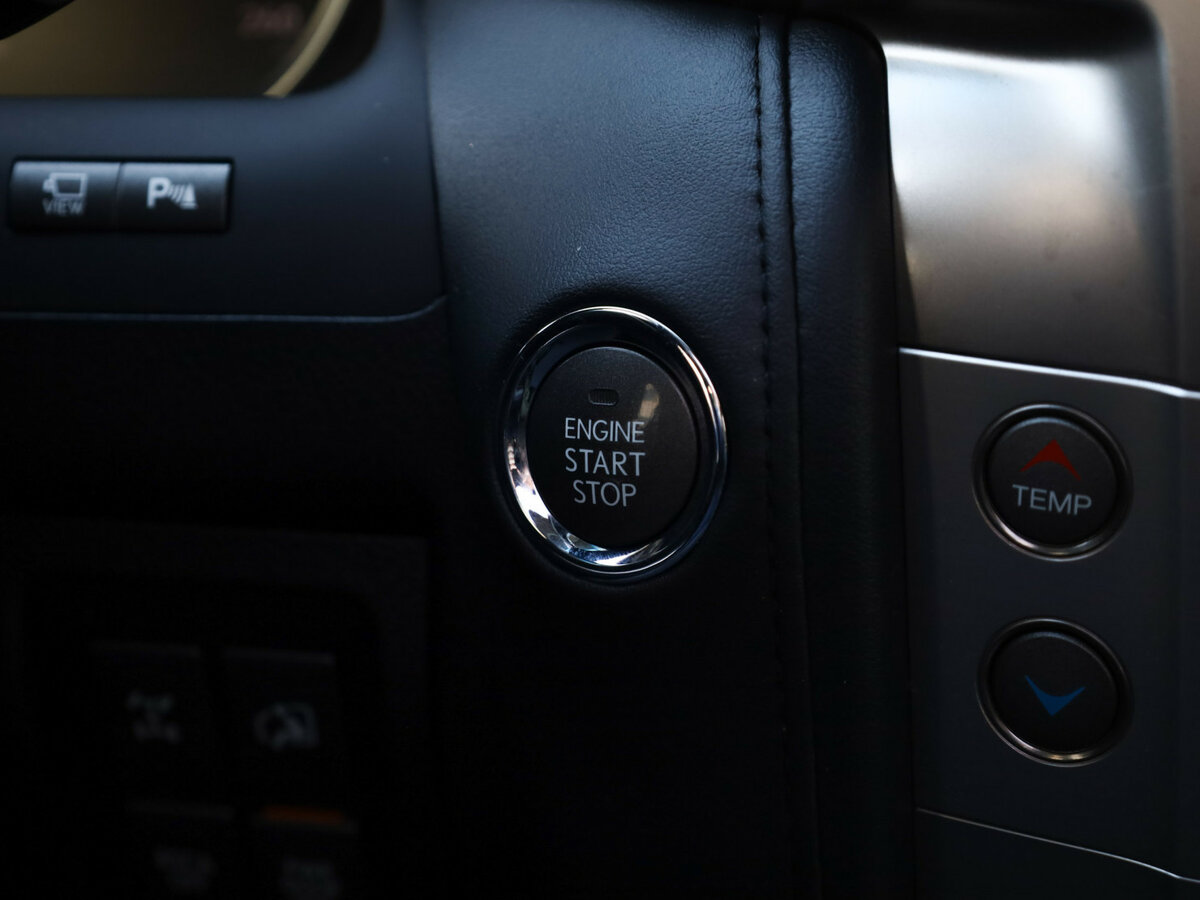 Lexus LX 570 III Рестайлинг, 2012 Фото №27