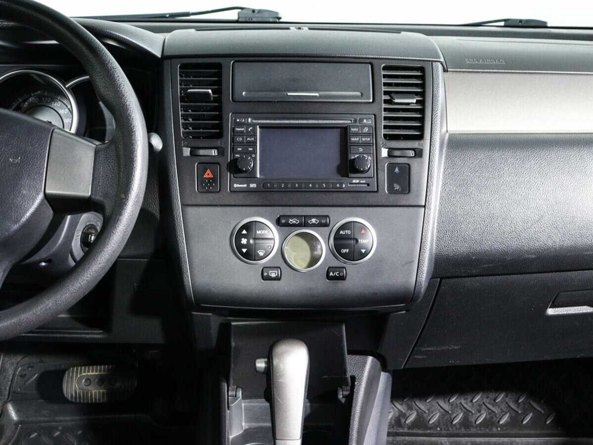 Nissan Tiida, 2013 Фото №11