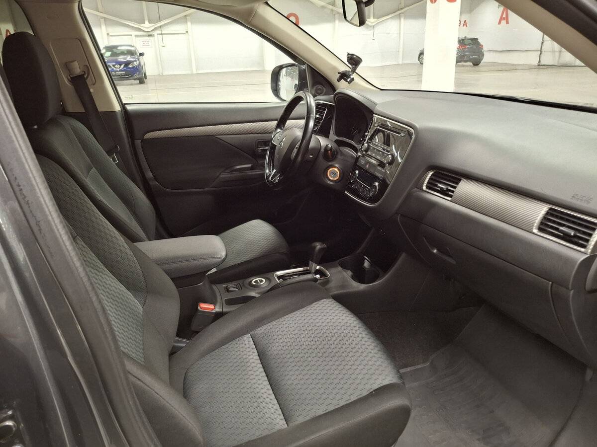 Mitsubishi Outlander III Рестайлинг 2, 2015 Фото №10