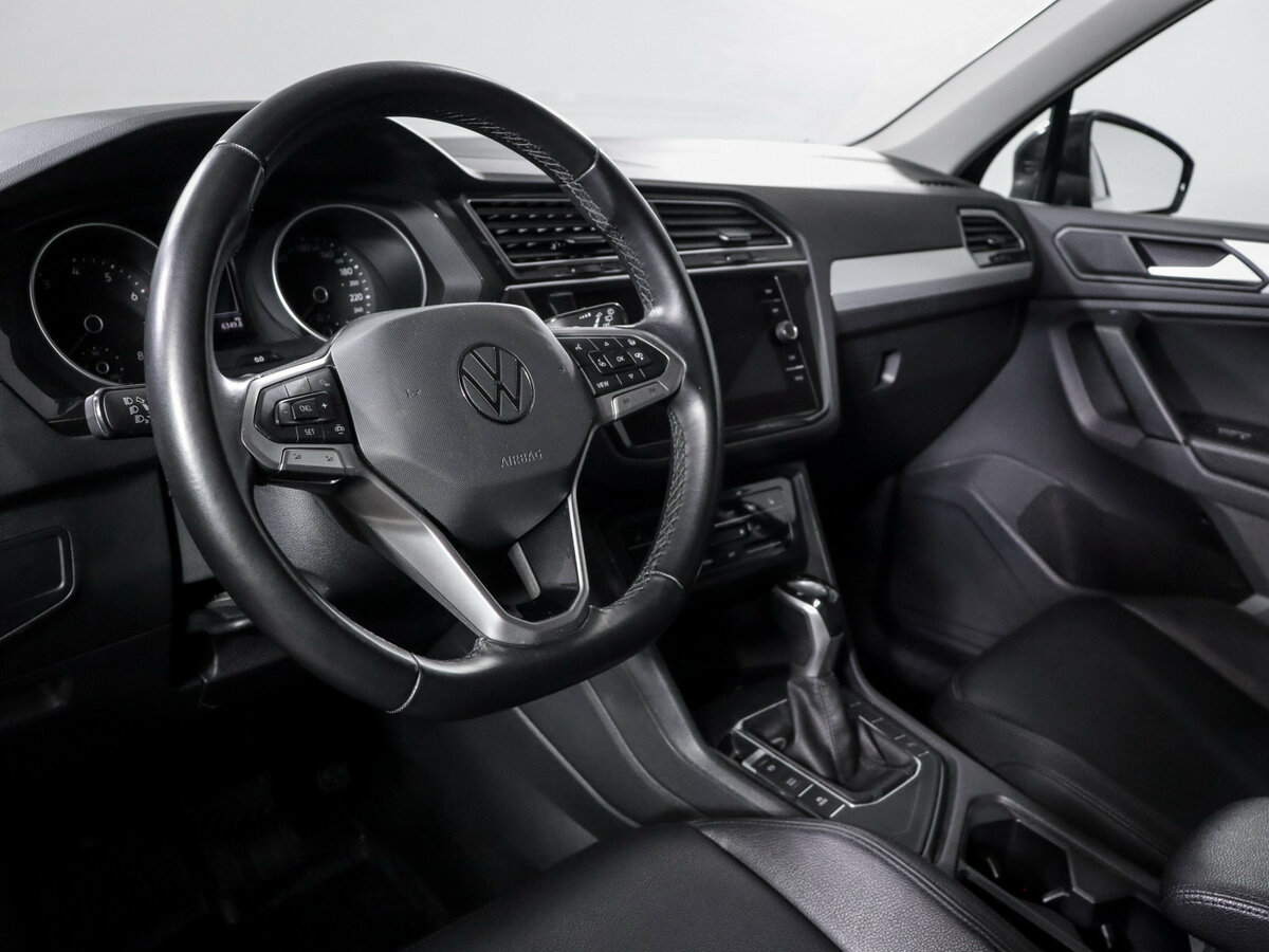 Volkswagen Tiguan II Рестайлинг, 2020 Фото №13