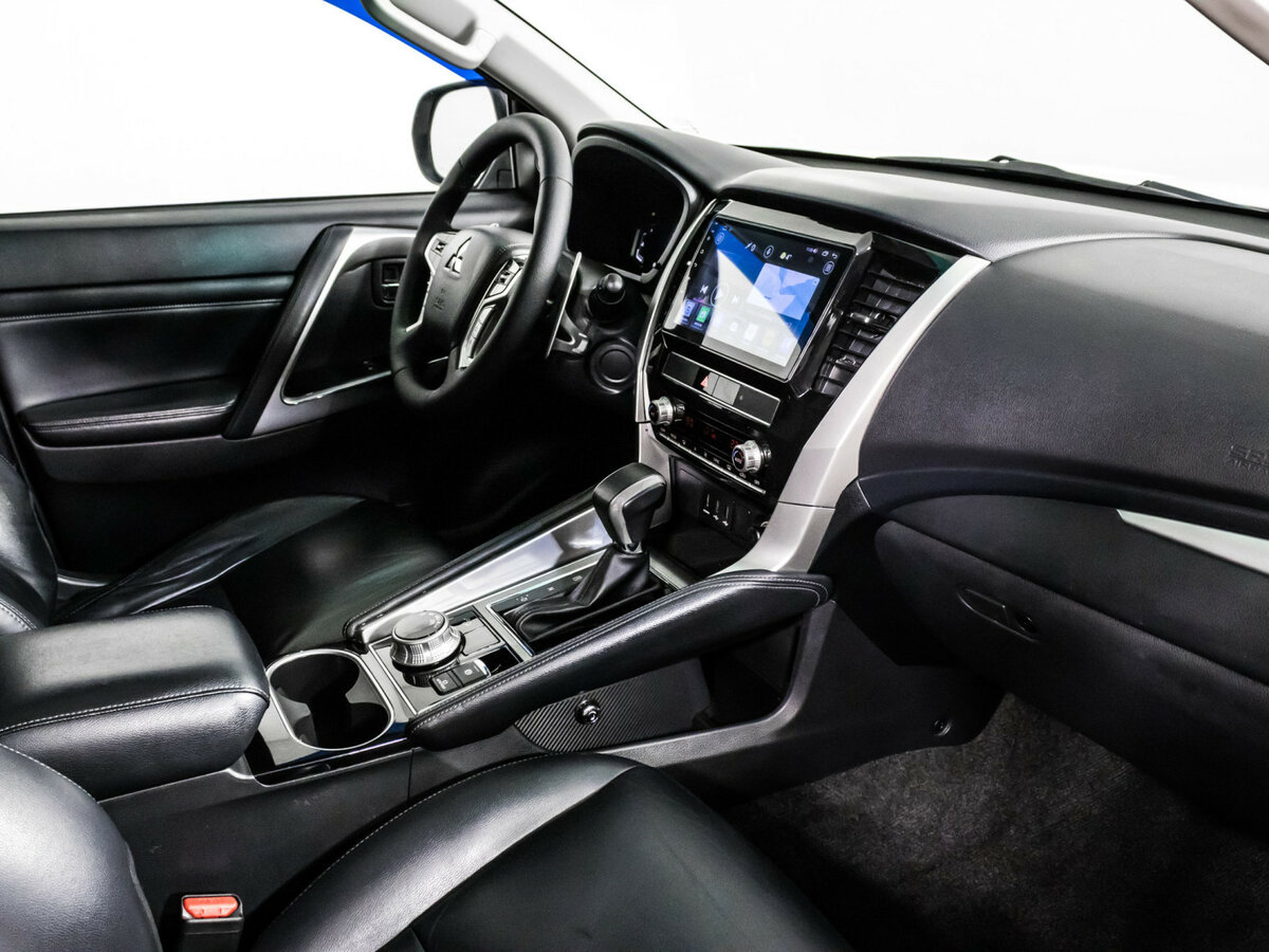 Mitsubishi Montero Sport III Рестайлинг, 2022 Фото №7