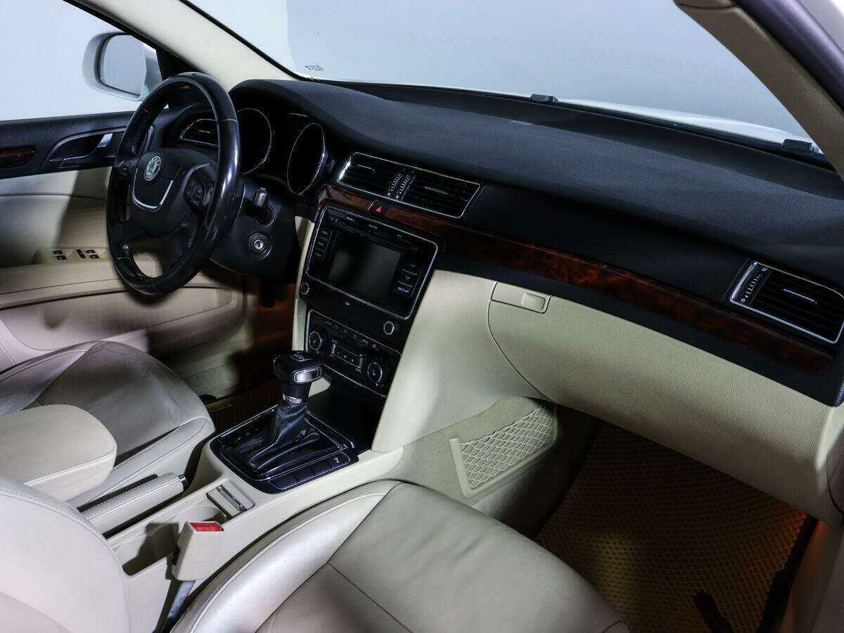 Skoda Superb DSG, 2011 Фото №7