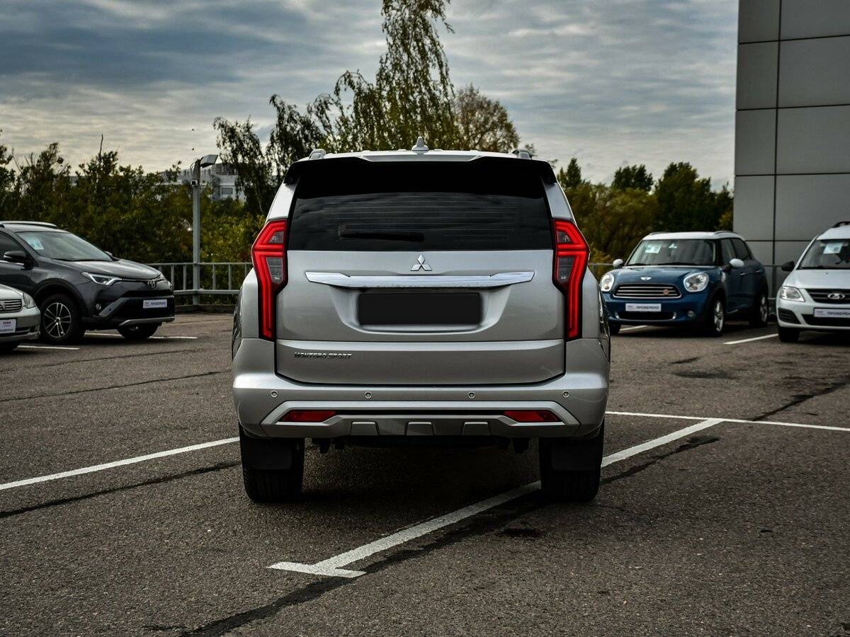 Mitsubishi Montero Sport III Рестайлинг, 2022 Фото №6