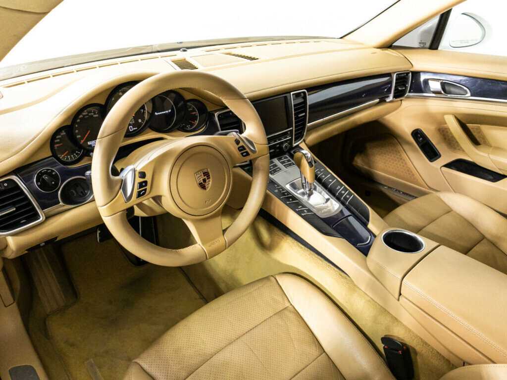 Porsche Panamera 4, 2010 Фото №11