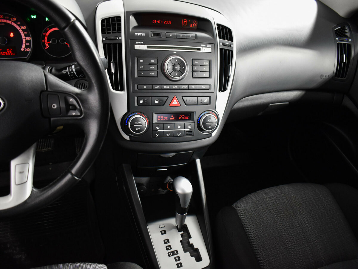 Kia Ceed I Рестайлинг, 2011 Фото №19