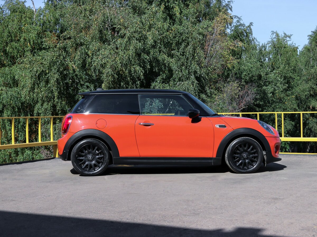 Mini Hatch Cooper III (F55/F56) Рестайлинг, 2021 Фото №3