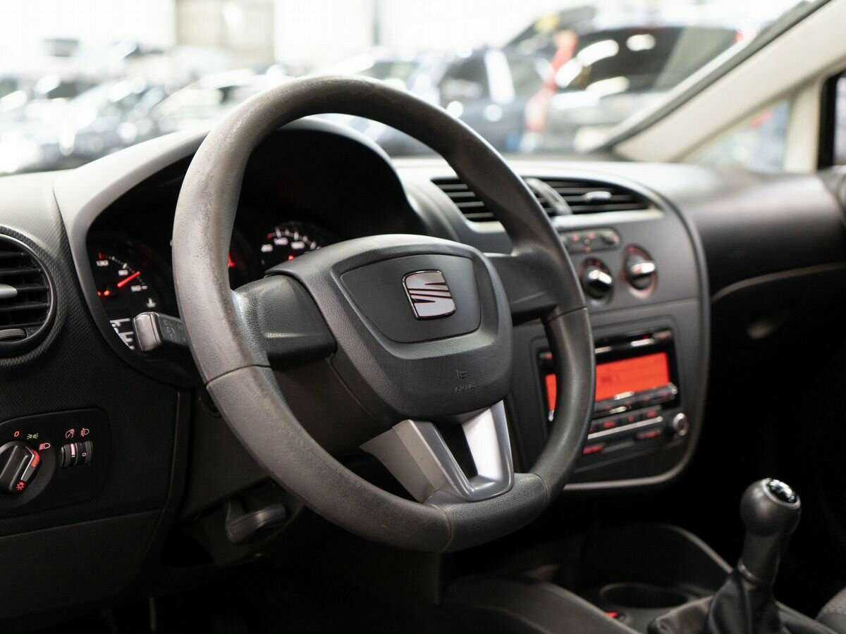SEAT Leon, 2011 Фото №5