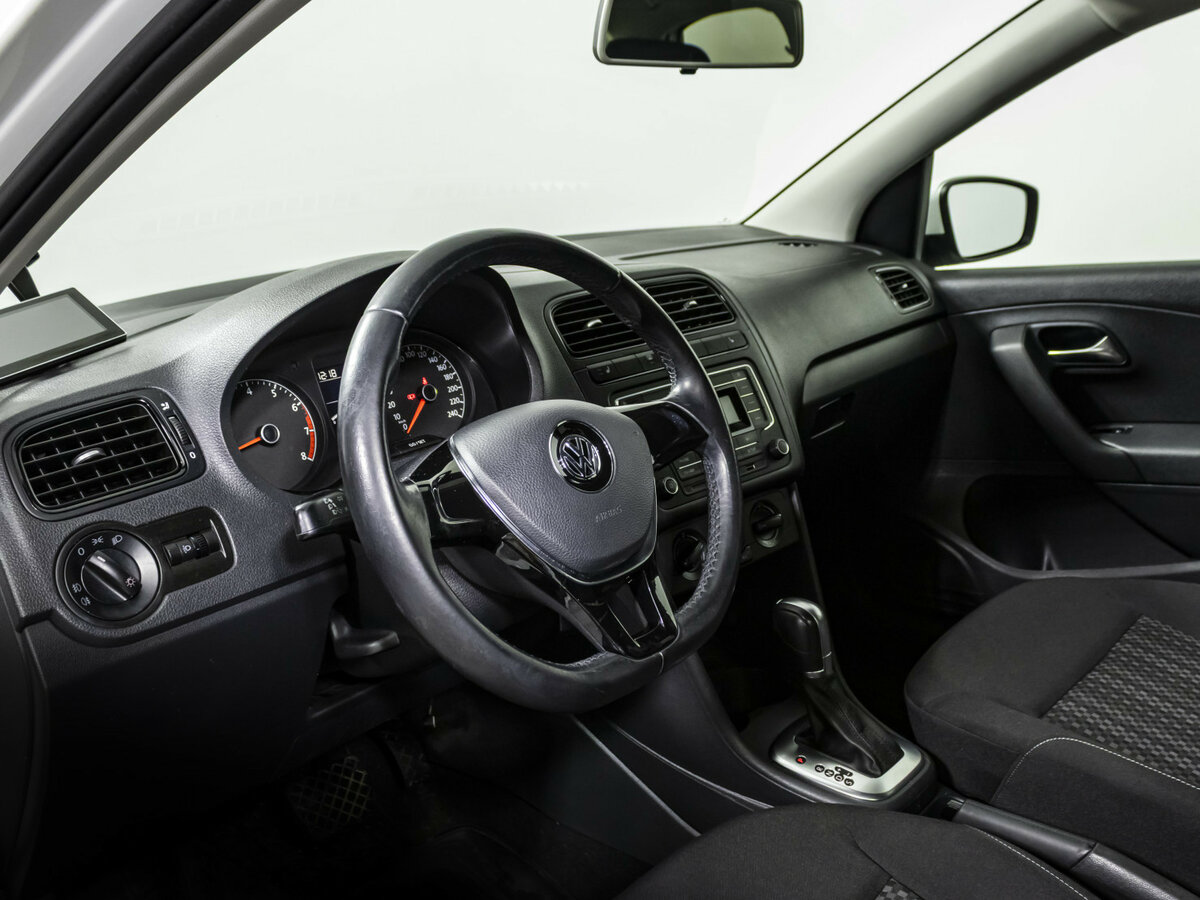 Volkswagen Polo V Рестайлинг, 2016 Фото №9