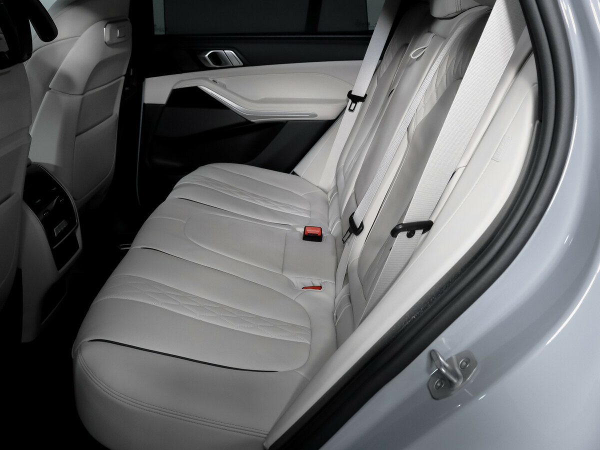 BMW X5 40i IV (G05/G18) Рестайлинг, 2025 Фото №10