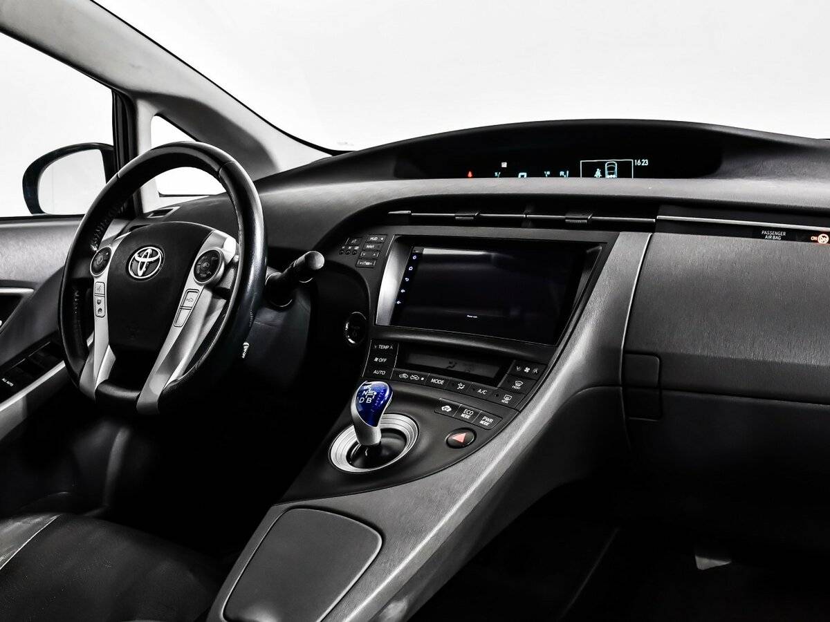 Toyota Prius III (XW30), 2010 Фото №9
