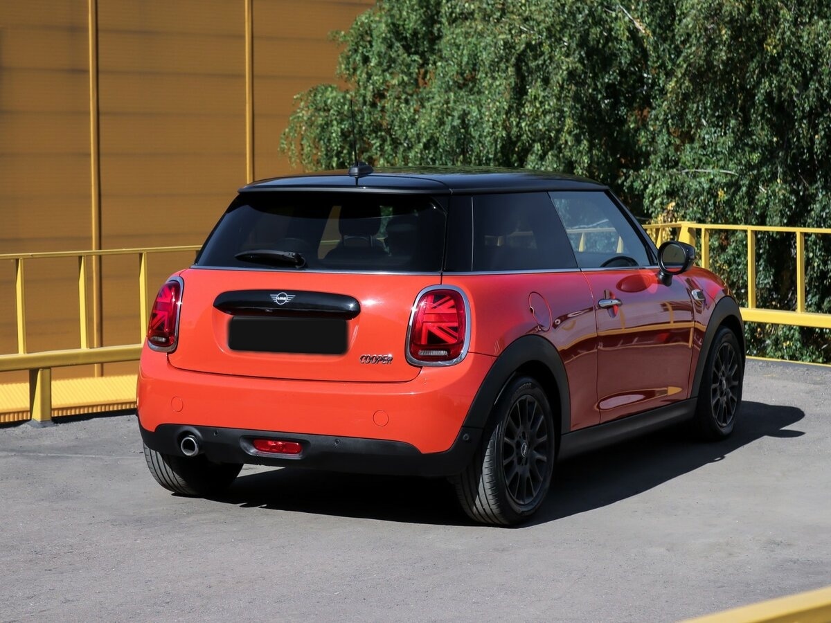 Mini Hatch Cooper III (F55/F56) Рестайлинг, 2021 Фото №4