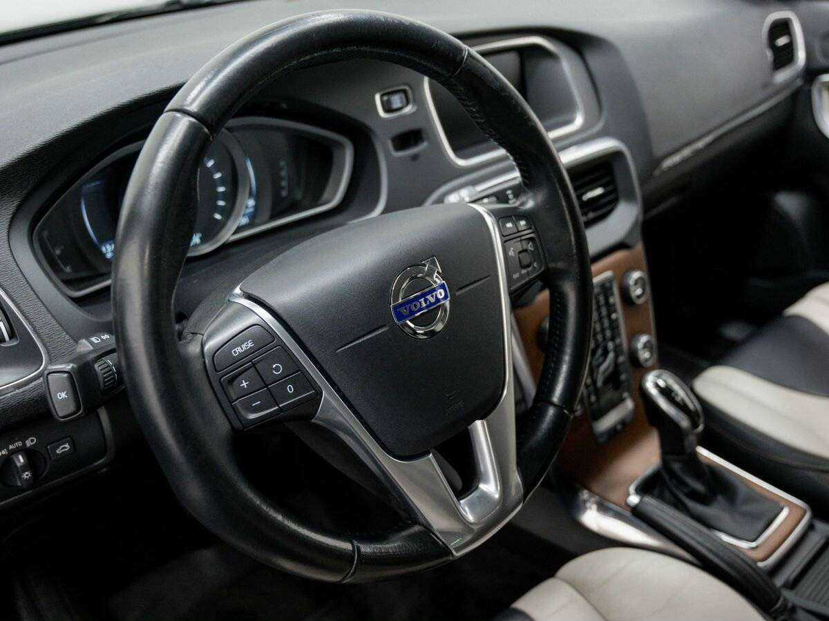 Volvo V40 Cross Country, 2015 Фото №16
